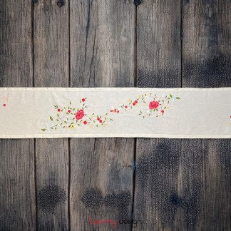 Khăn trải bàn dài vải be thêu hoa đỗ quyên